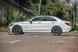 Mercedes-Benz C200 2019 Pearl