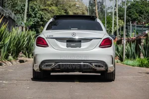 Mercedes-Benz C200 2019 Pearl