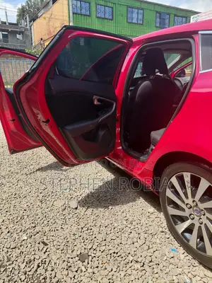 Volvo V40 2014 Red
