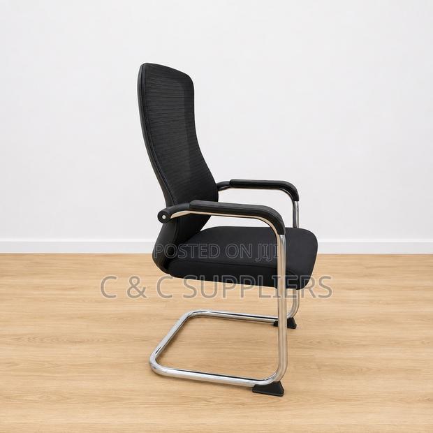 Executive Mesh Visitors Chair. - thumbnail 3