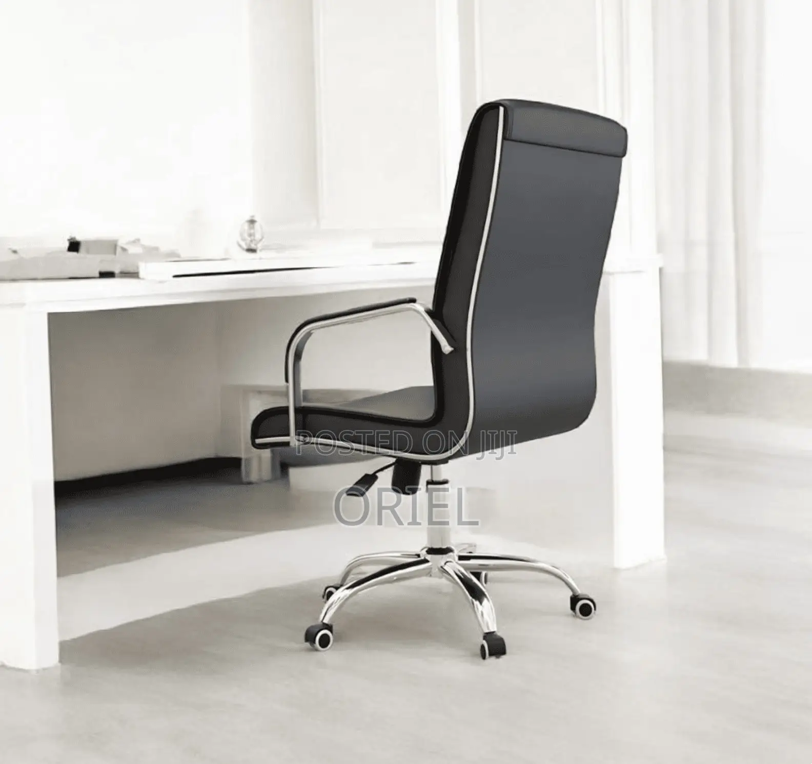 Office Chair : Padded Executive Guest Chair