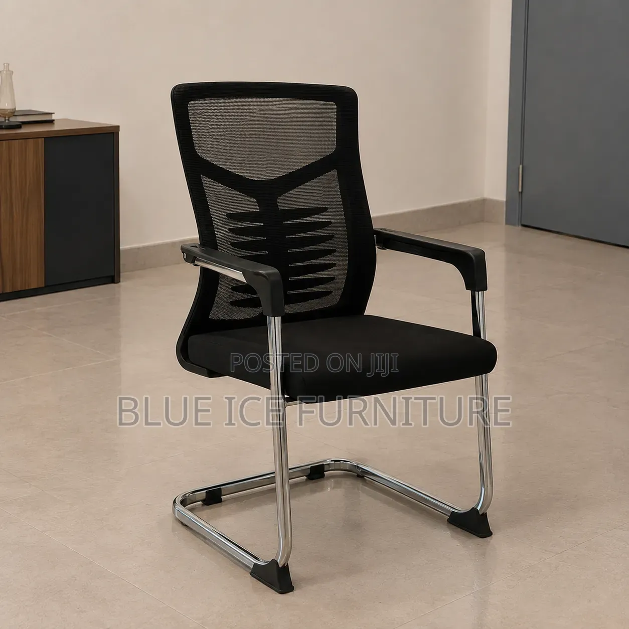 Mesh Waiting Chair With Armrests