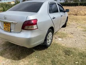 Toyota Belta 2011 Silver