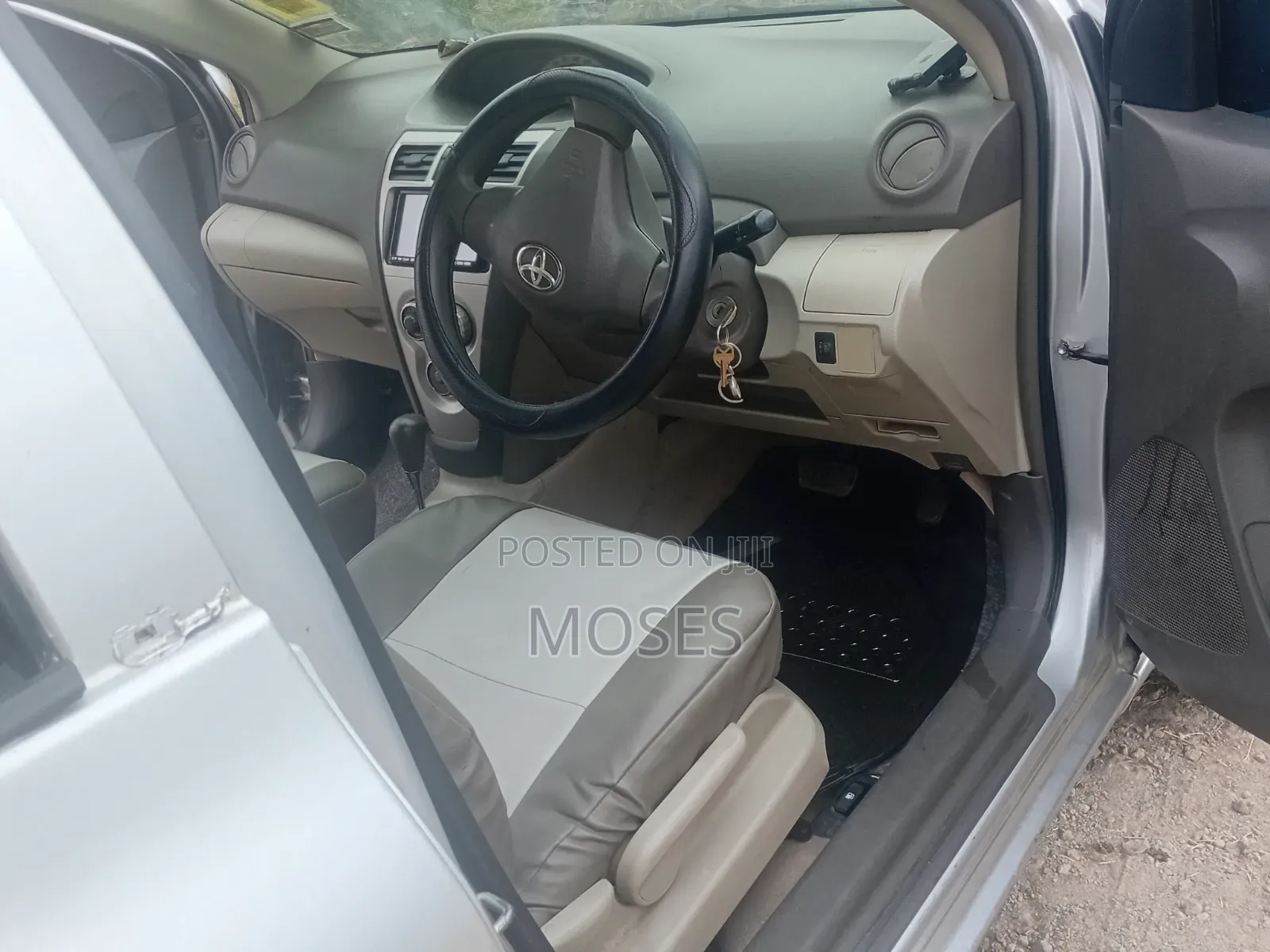 Toyota Belta 2011 Silver
