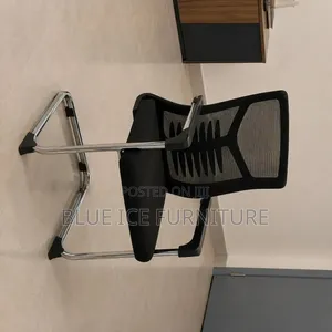 Mesh Waiting Chair With Armrests