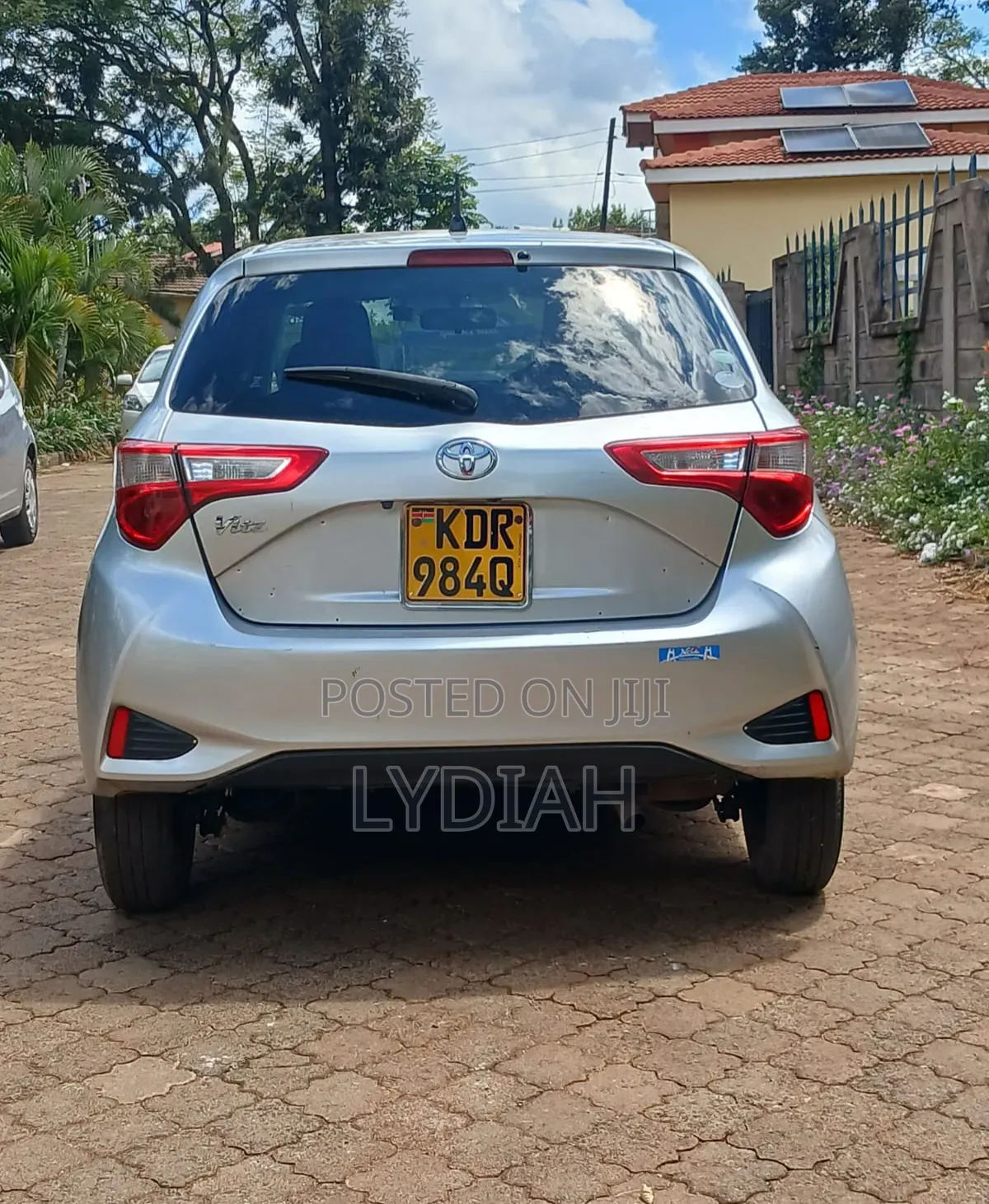 Toyota Vitz 2017 Silver