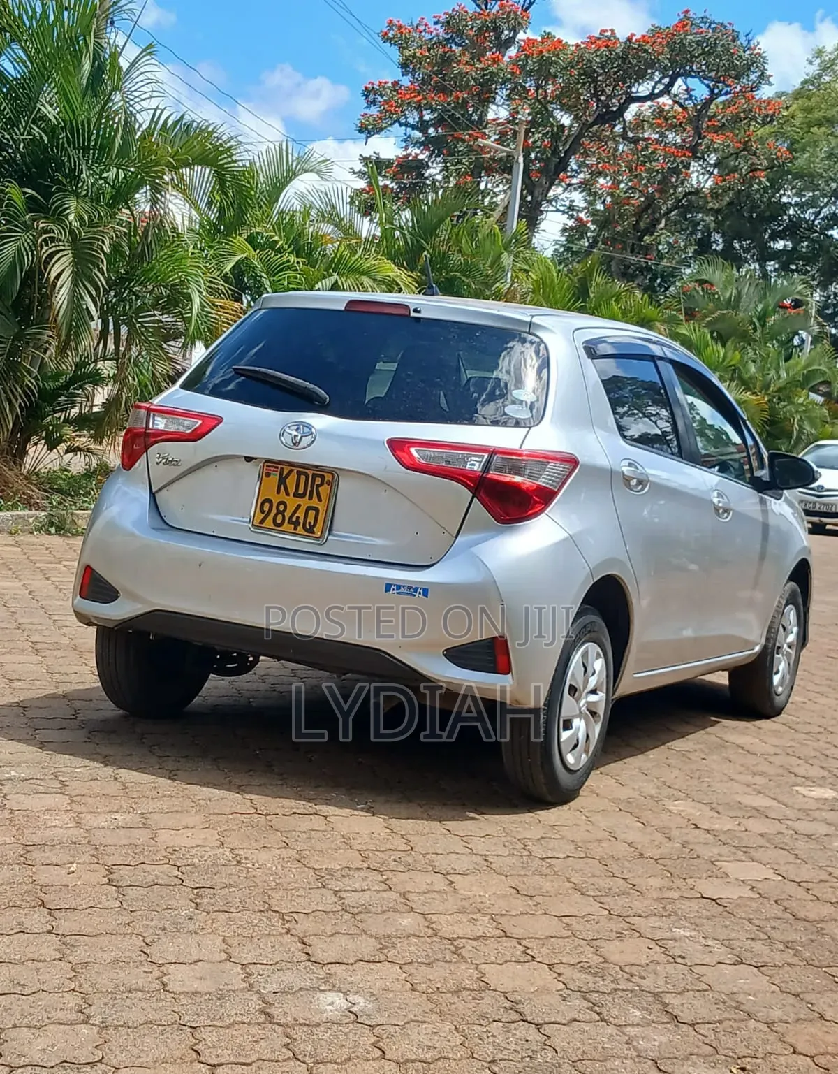 Toyota Vitz 2017 Silver