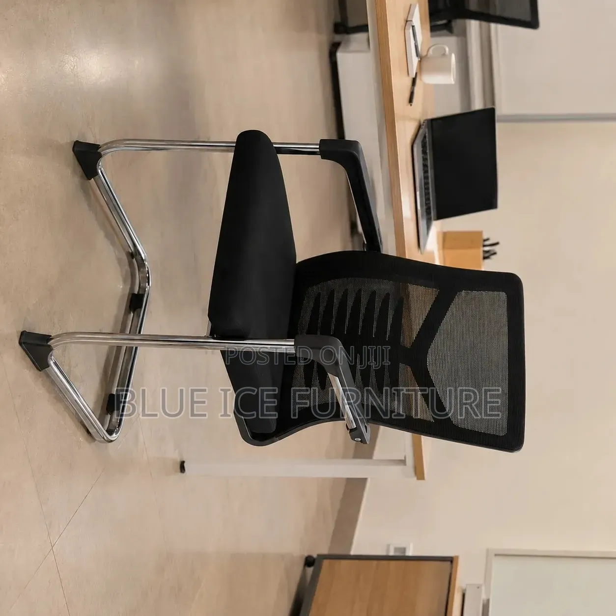 Mesh Waiting Chair With Armrests