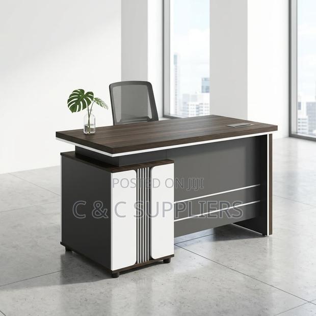 Executive Work Desk
-1600mm