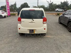Toyota Porte 2018 Pearl
