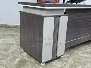 Executive Work Desk
-1600mm