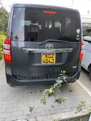 Toyota Noah 2013 Gray