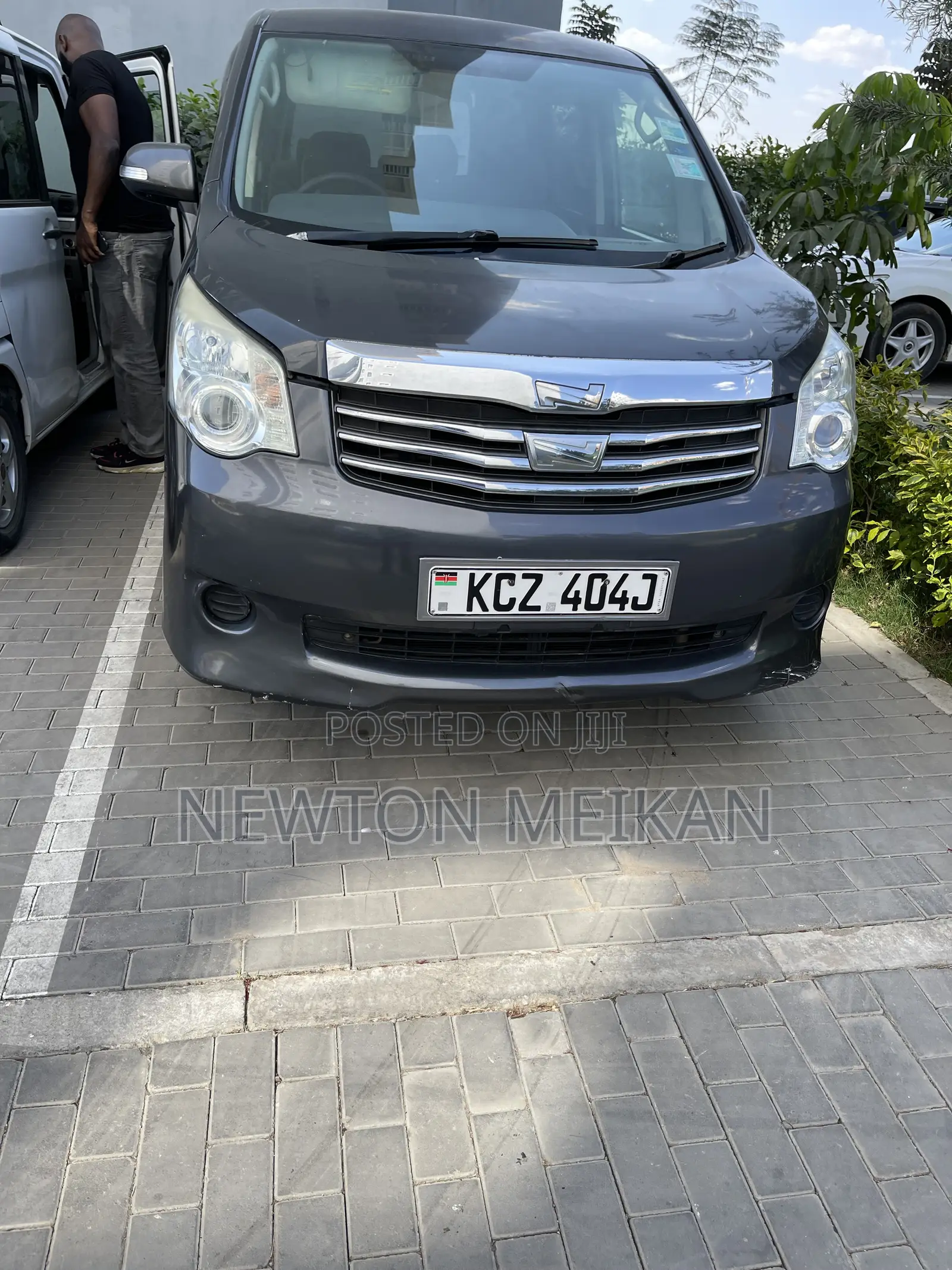 Toyota Noah 2013 Gray