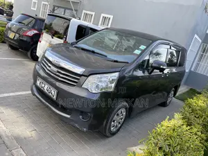 Toyota Noah 2013 Gray