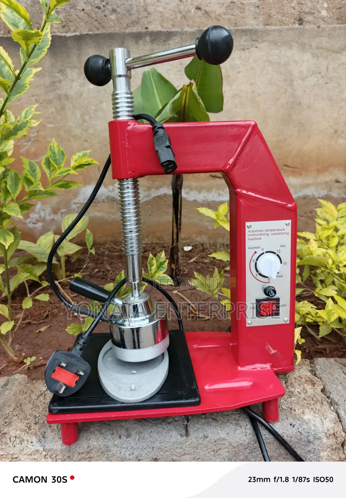 Commercial Tyre Vulcanizing Machine Small