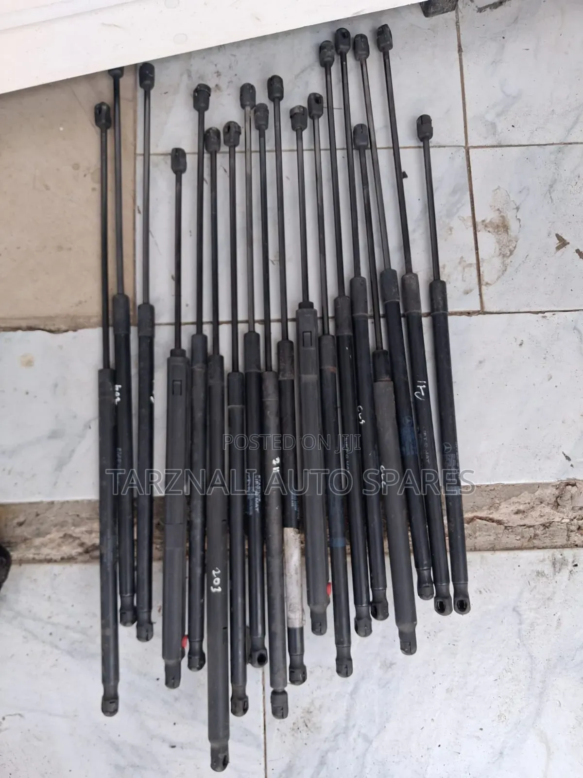 W203/W204/W212 Bonnet Struts