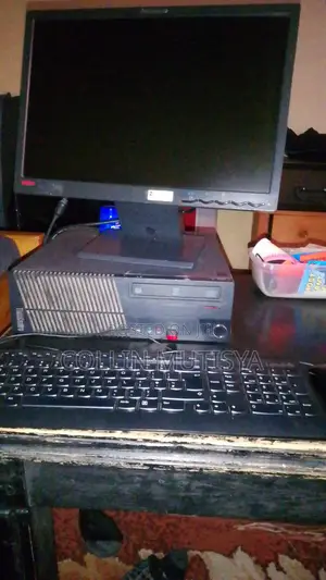 Desktop Computer Lenovo ThinkCentre 22 4GB Intel Core i5 HDD+SSD 256GB