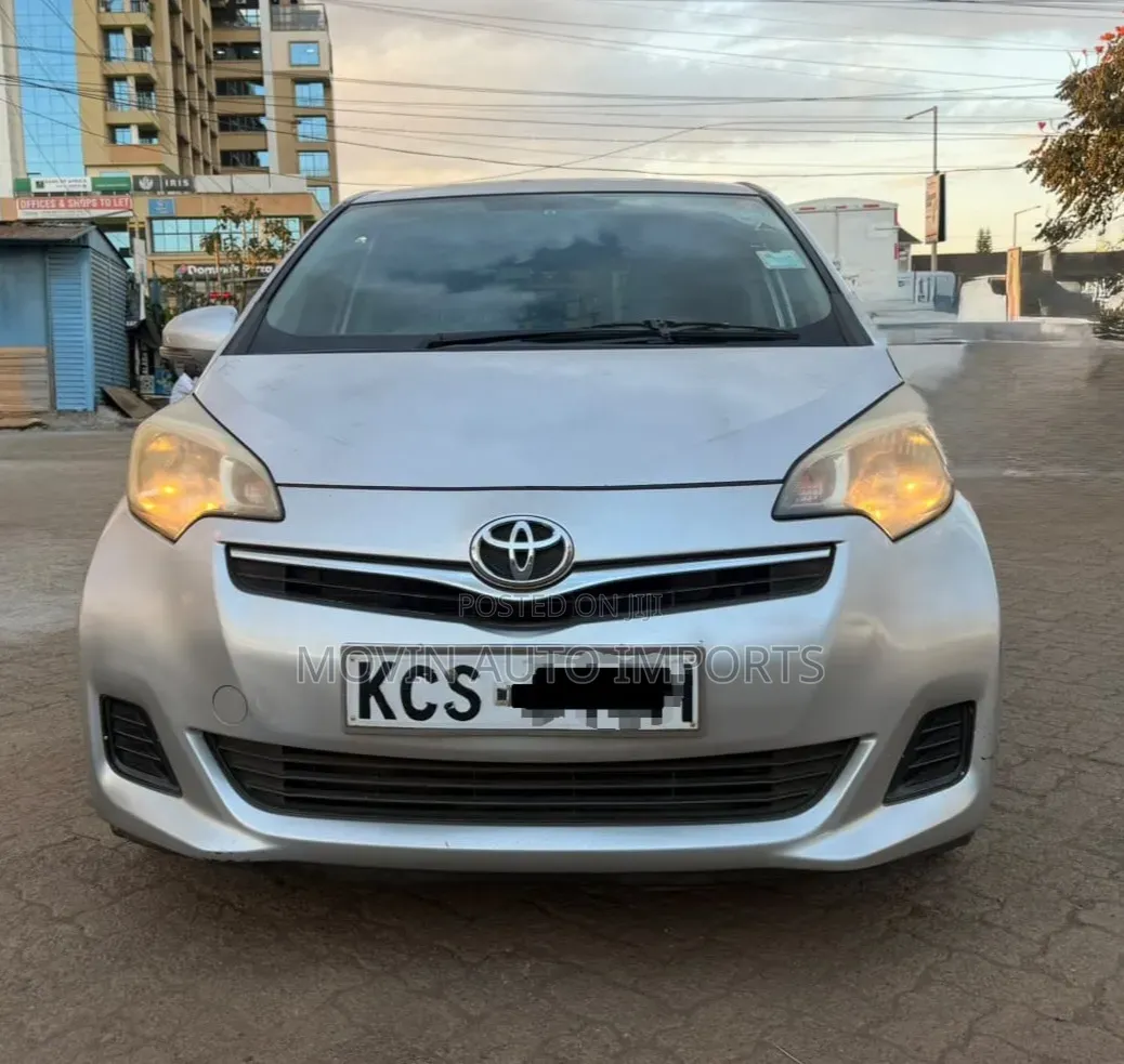 Toyota Ractis 1.5 FWD 2011 Silver