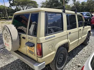 Isuzu Trooper Wagon 1991 Beige