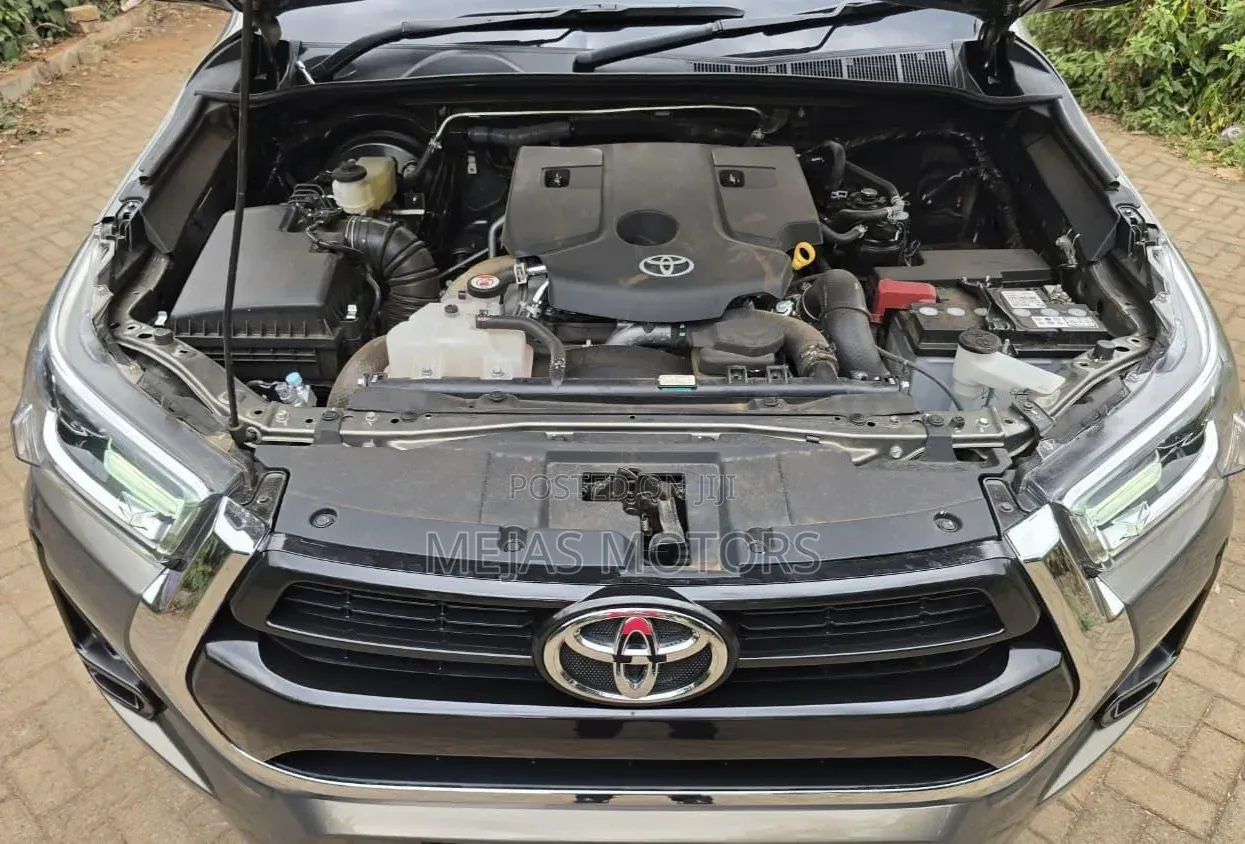 Toyota Hilux 2025 Gray
