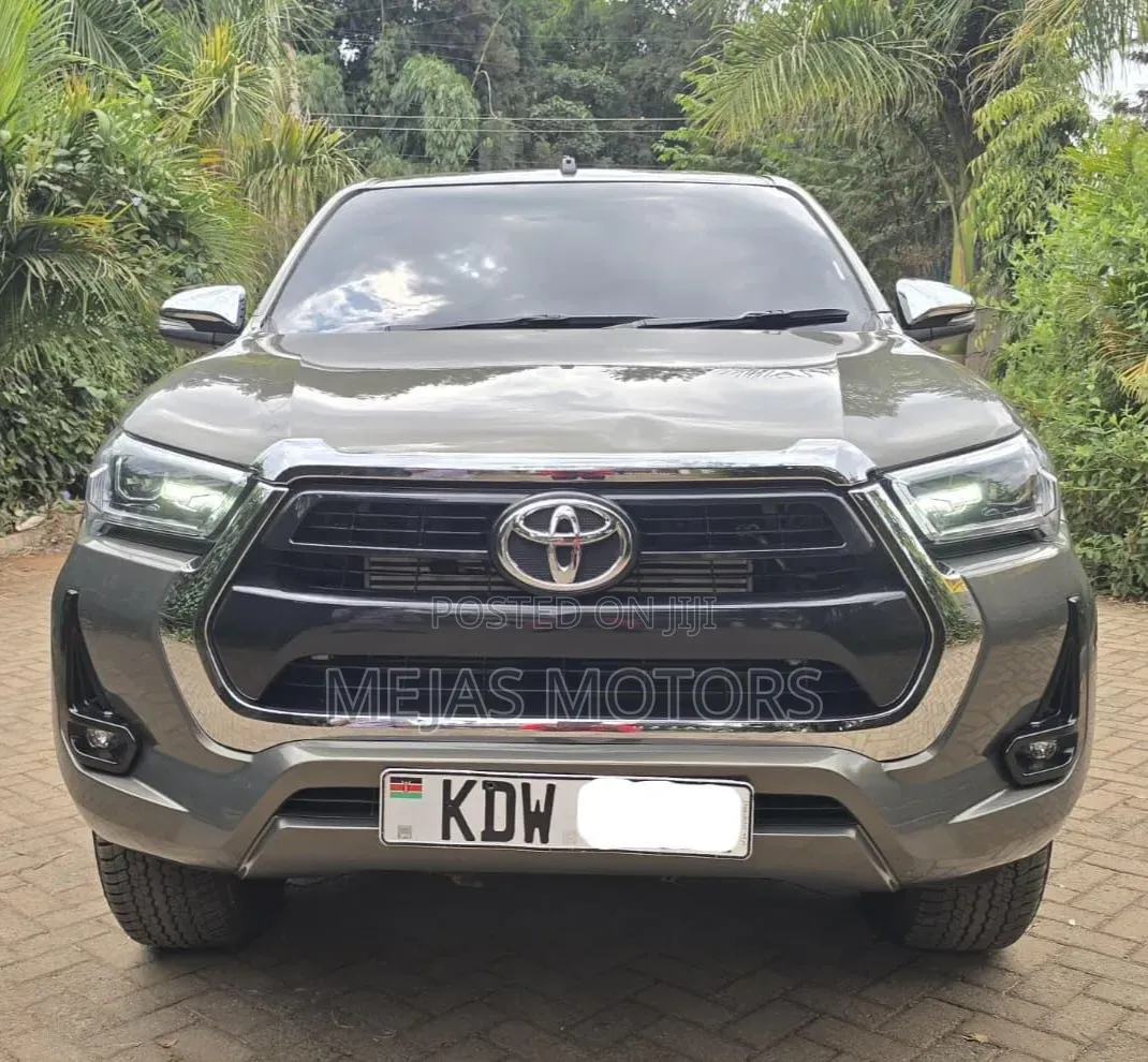 Toyota Hilux 2025 Gray