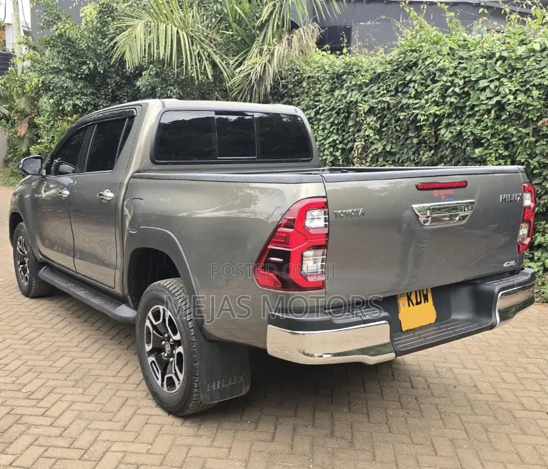 Toyota Hilux 2025 Gray