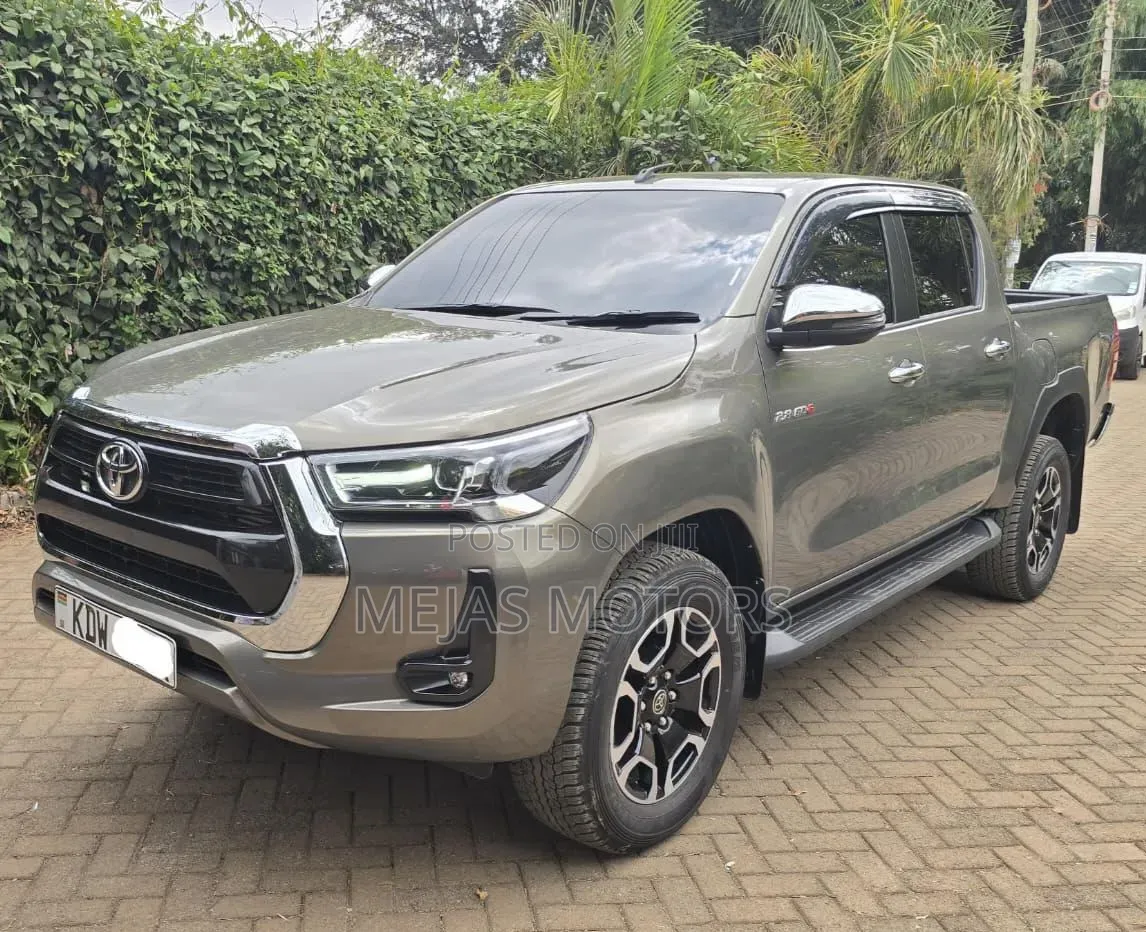 Toyota Hilux 2025 Gray