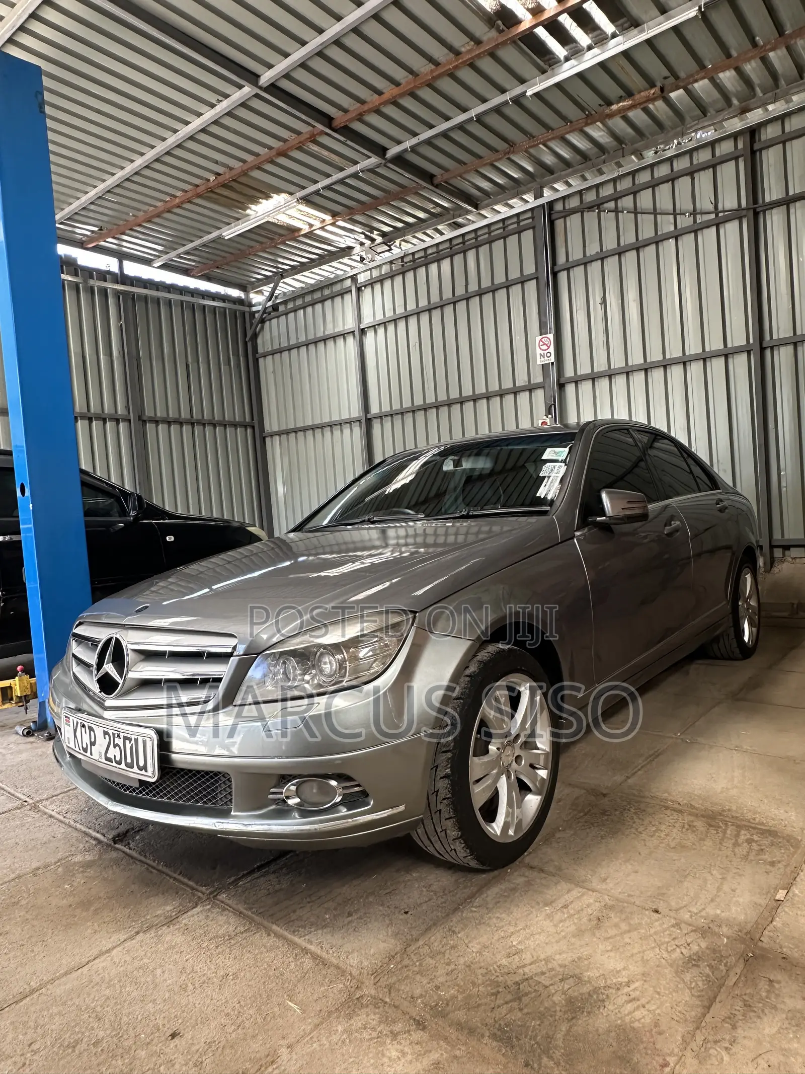Mercedes-Benz C200 2010 Gray
