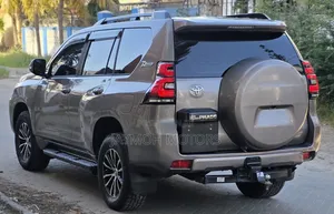 Toyota Land Cruiser Prado 2018 Gold