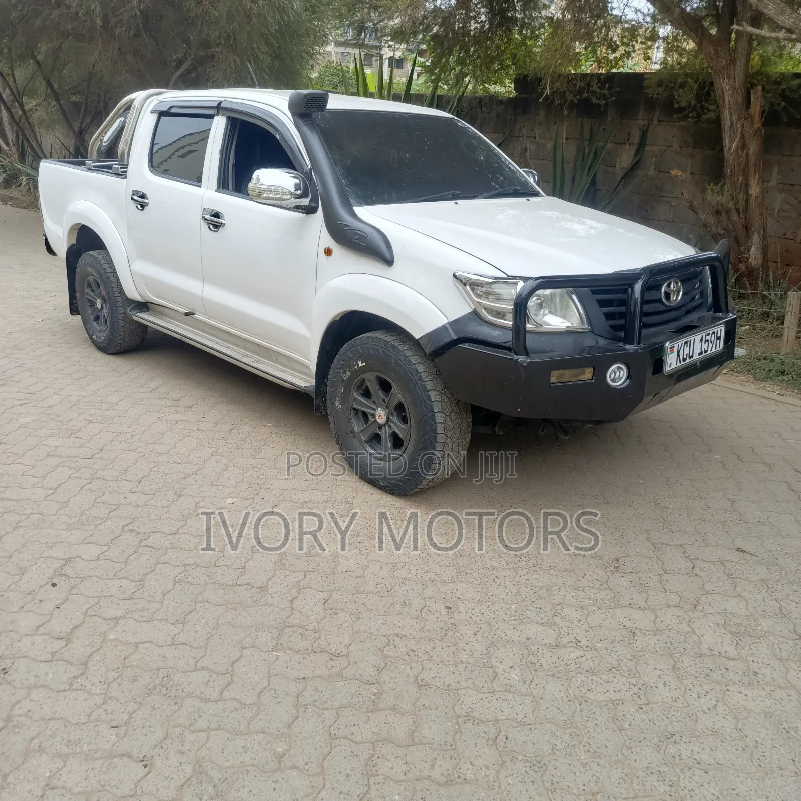 Toyota Hilux 2012 White