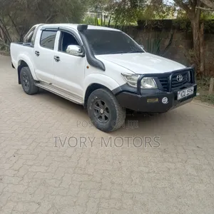 Toyota Hilux 2012 White