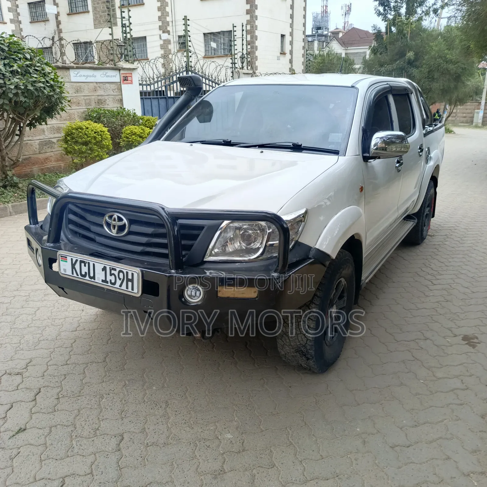 Toyota Hilux 2012 White