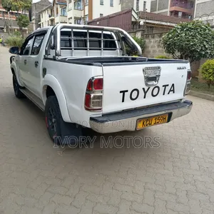 Toyota Hilux 2012 White