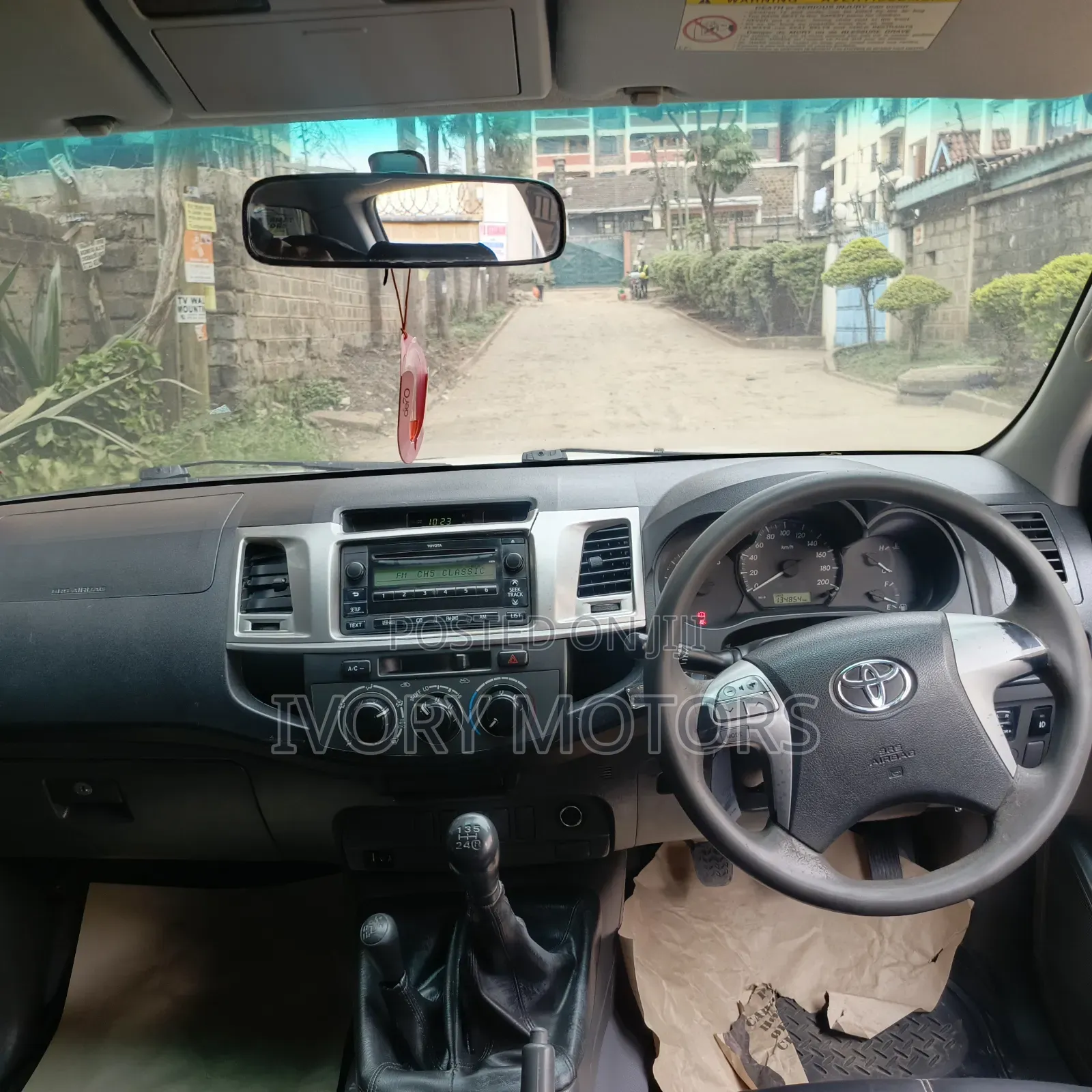 Toyota Hilux 2012 White