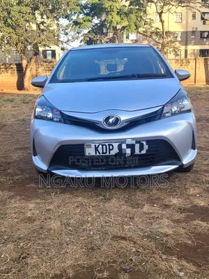 Toyota Vitz 2018 Silver