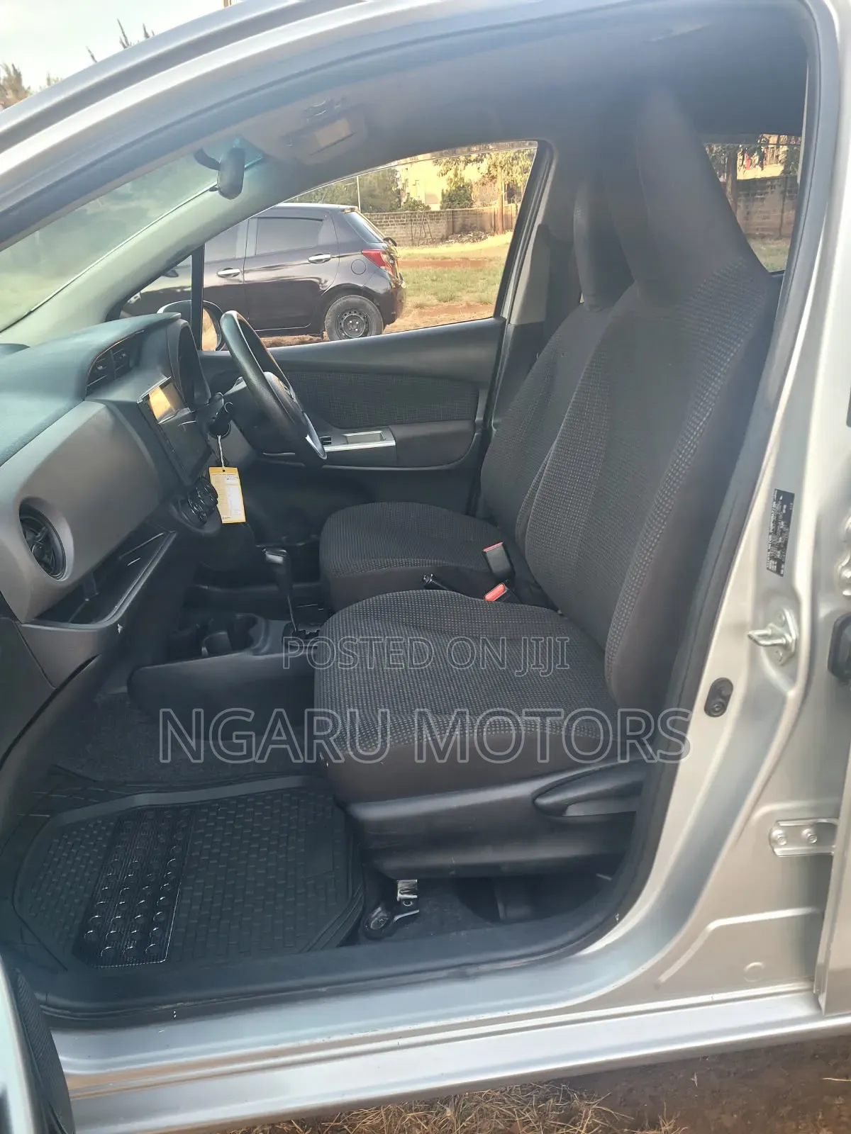 Toyota Vitz 2018 Silver