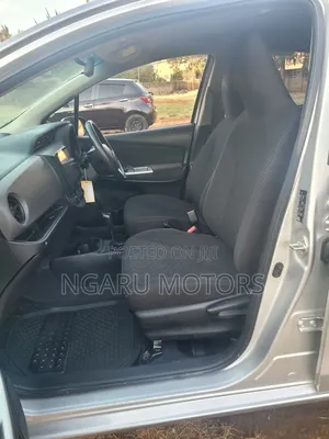 Toyota Vitz 2018 Silver