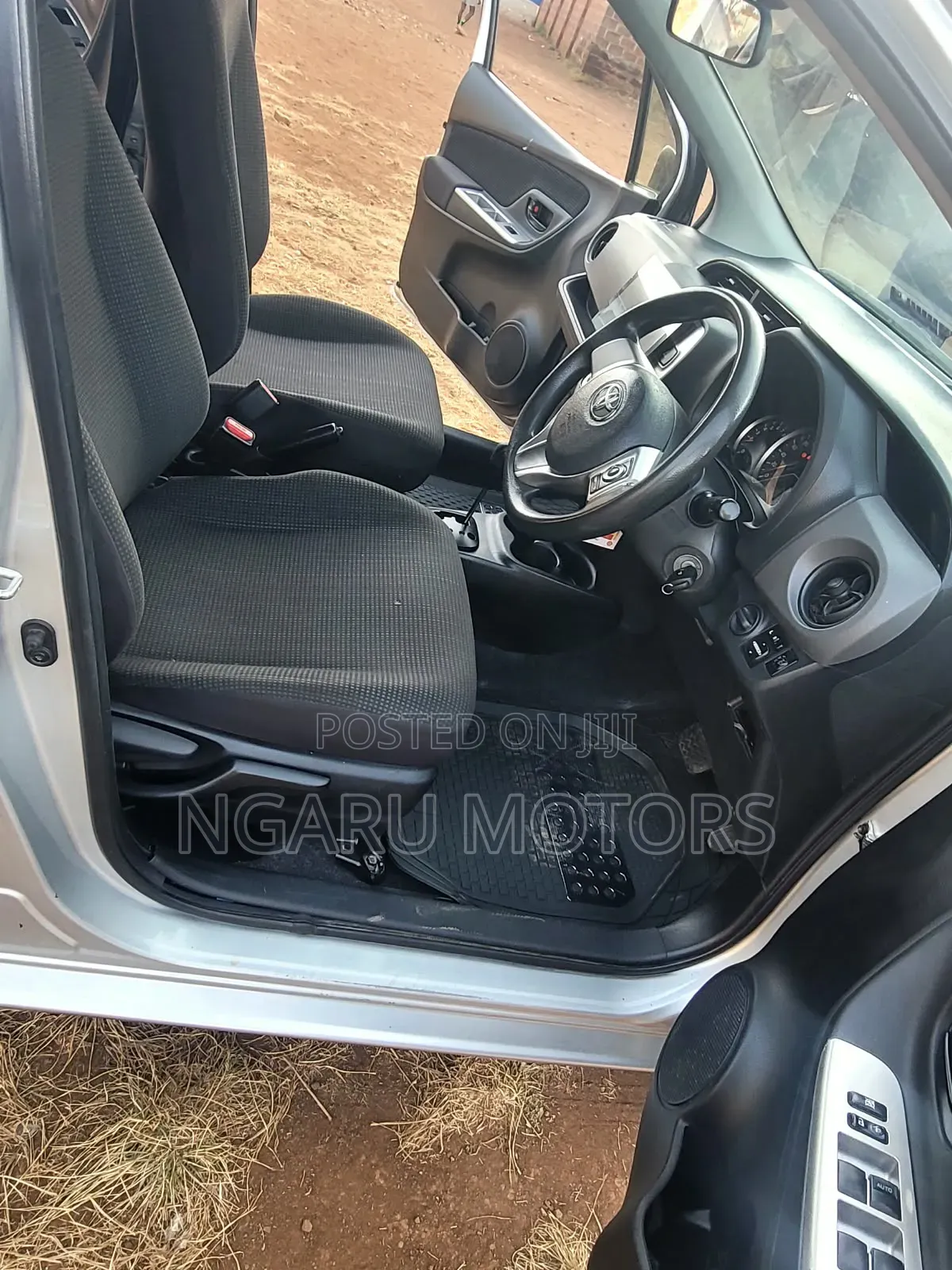 Toyota Vitz 2018 Silver
