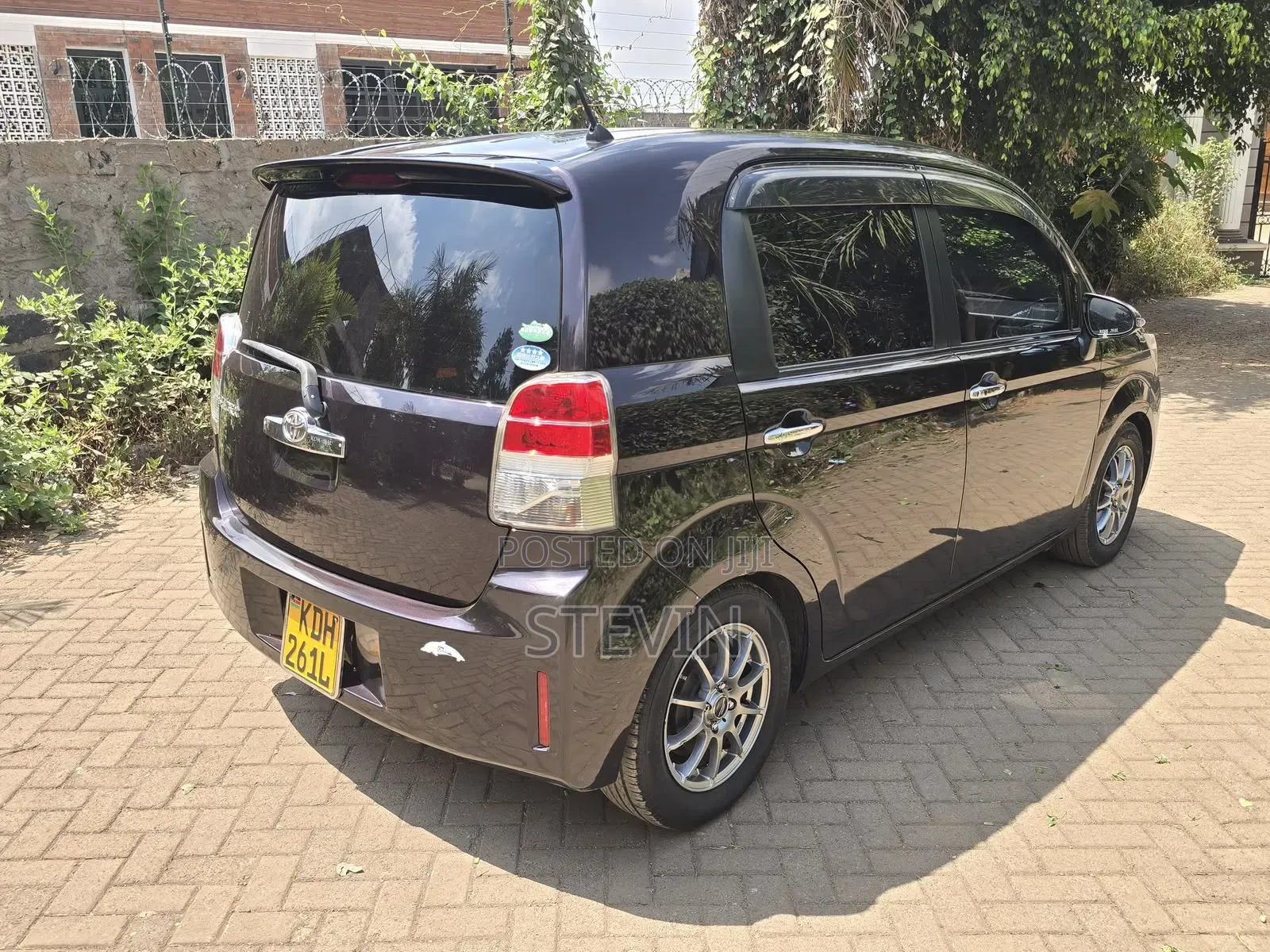 Toyota Spade 2015 Burgundy