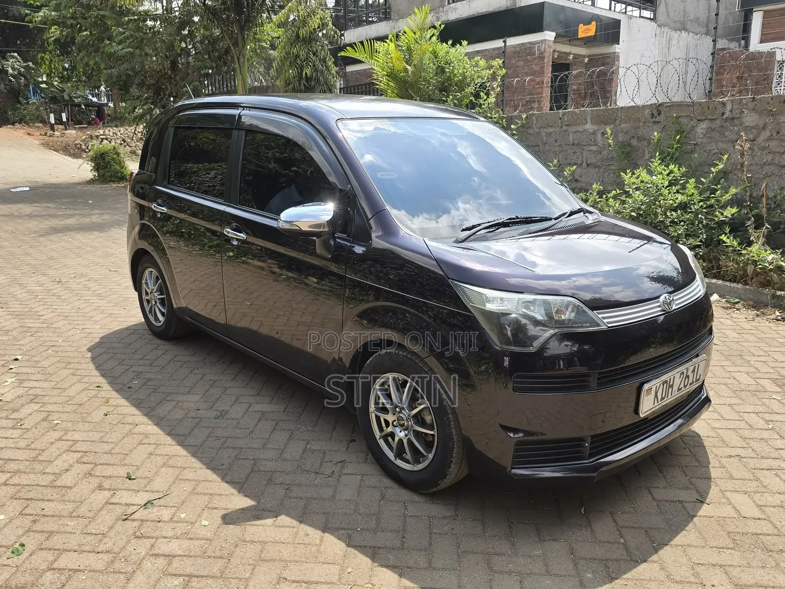 Toyota Spade 2015 Burgundy