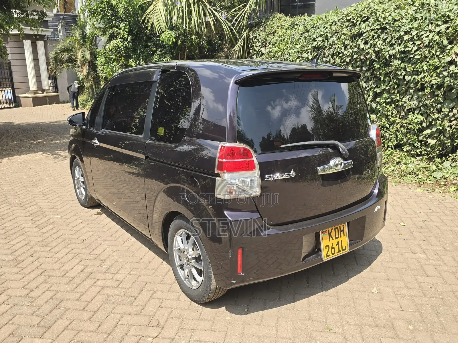 Toyota Spade 2015 Burgundy