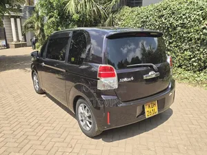 Toyota Spade 2015 Burgundy