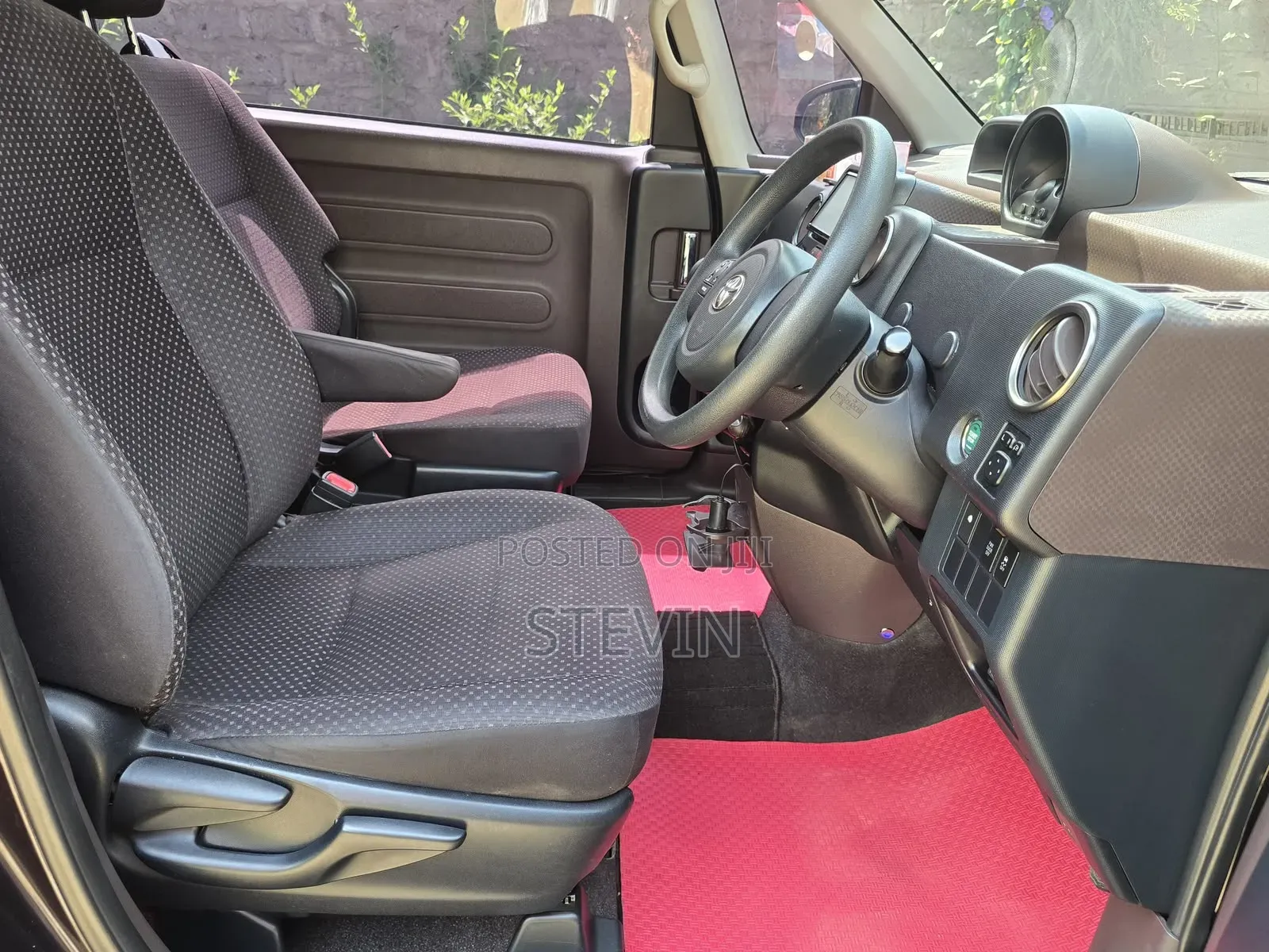 Toyota Spade 2015 Burgundy