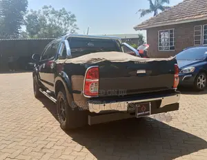 Toyota Hilux 2015 Black