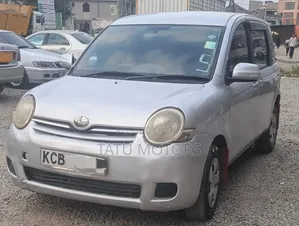 Toyota Sienta 2008 Silver