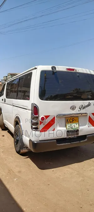 Toyota HiAce 2011 White