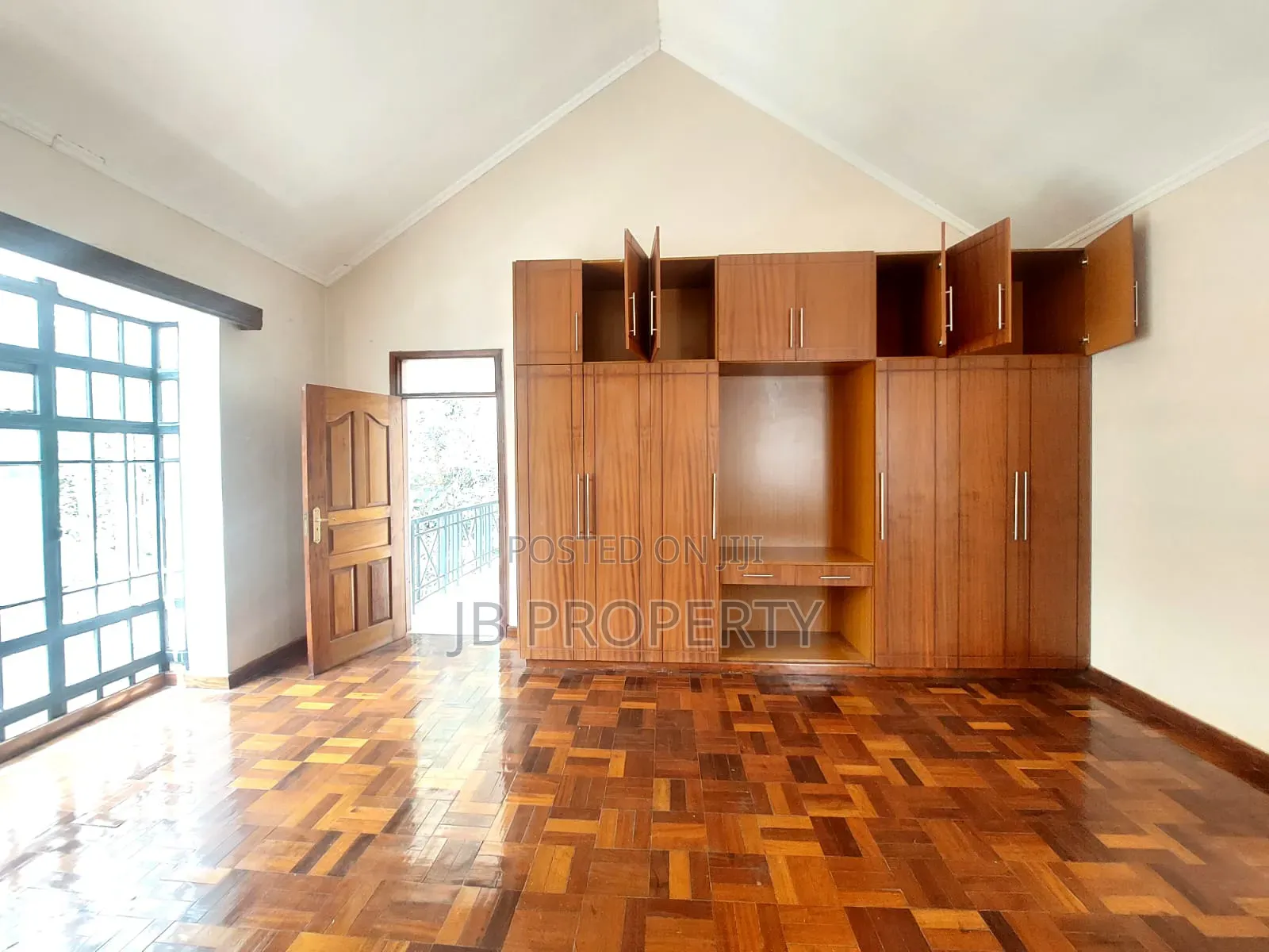 4bdrm Villa in Executive 4Bdrm With, Valley Arcade for rent