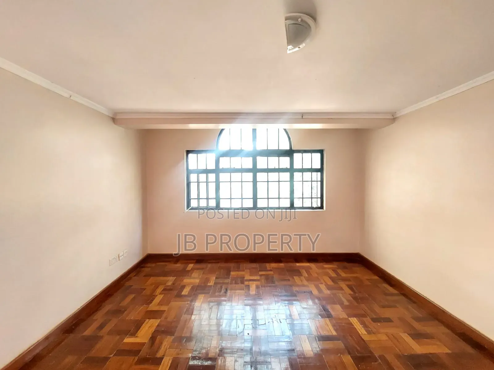 4bdrm Villa in Executive 4Bdrm With, Valley Arcade for rent