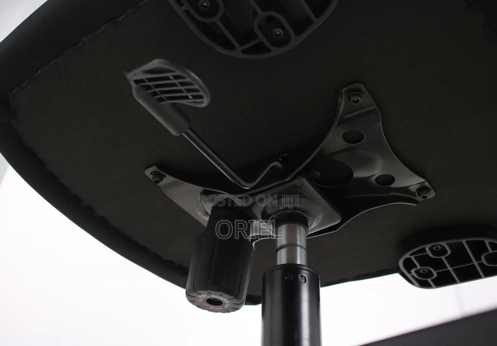 Office Chair : Swivel High Back Chair