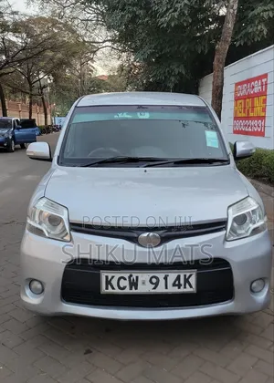 Toyota Sienta 2012